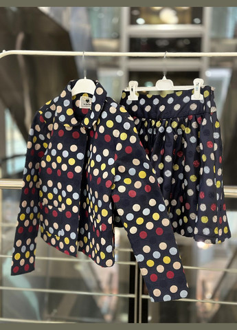 Темно-синий демисезонный костюм для девушки жакет + юбка темно-синий в горохе юбочный To Be Too