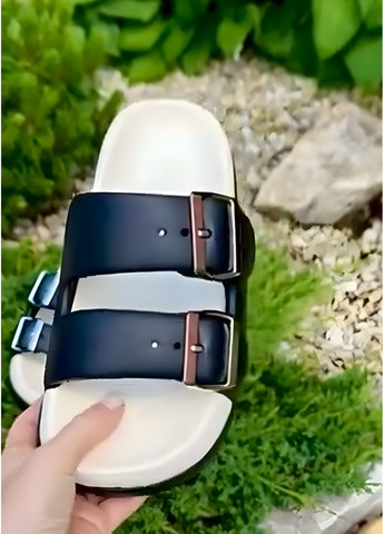 Жіночі шльопанці чорному кольорі на високий підошві No Brand (349483011)