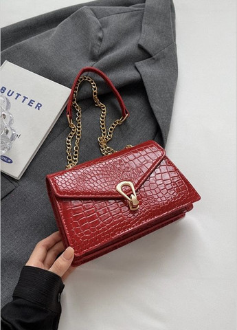 Жіноча класична сумка 3120-6585 через плече крос-боді на ланцюжку рептилія червона No Brand (296008103)