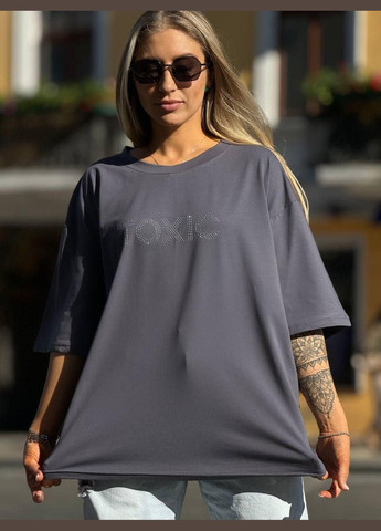Сіра літня футболка жіноча зі стразами toxic оверсайз з коротким рукавом JUGO 088 TOXIC