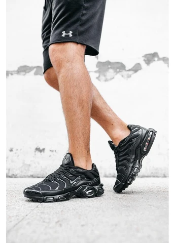 Черные демисезонные кроссовки мужские nike air max plus tn full black найк аир макс тн плюс черные No Brand