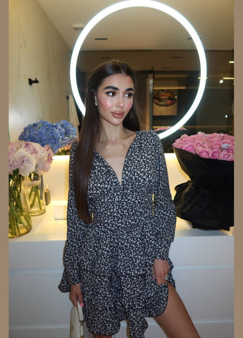 Черное нежное свободное платье в черном цветочном принте, летне платье для шикарного образа No Brand с цветочным принтом