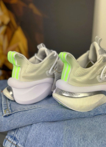 Білі всесезонні кросівки adidas Alphaboost V1