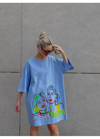 Голубое хлопковое платье-футболка с рисунком Fashion