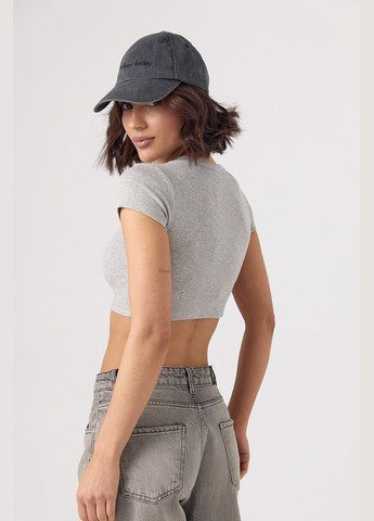 Короткая женская футболка в рубчик с мишкой - белый Lurex - (324393056)