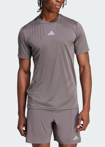 Коричневая футболка hiit airchill workout adidas