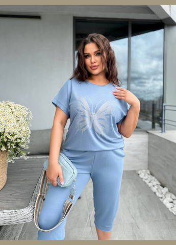 Стильный костюм для прогулки -футболка и капри. Україна (337508618)