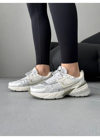 Білі літні кросівки nike v2k runtekk silver/olive/white найк в2к рантек No Brand