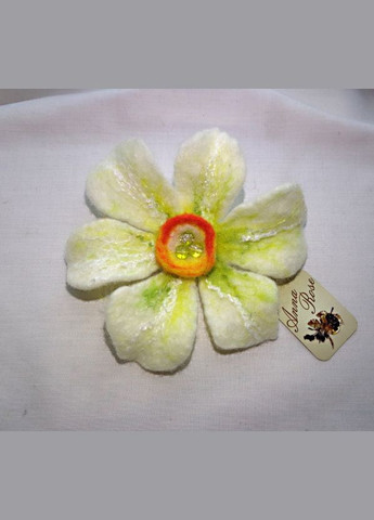 Войлочная брошь цветок ручной работы "Молочный Нарцисс" No Brand (349842295)