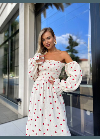 Белое повседневный женское макси платье с разрезом в сердце с открытыми плечами Style Point сердечки