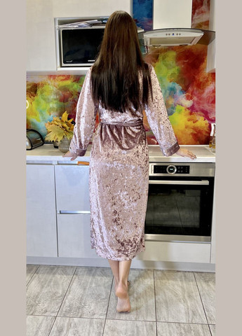 Пудрова всесезон жіночий велюровий халат пудрового відтінку 2 Льва