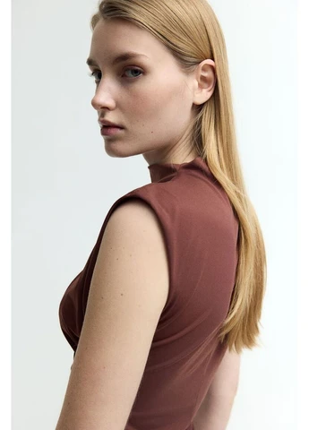 Коричневое платье H&M однотонное