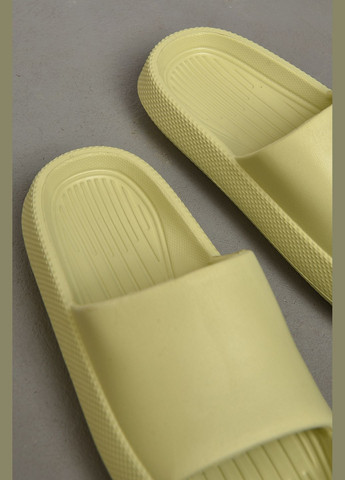 Шльопанці піна жіночі салатового кольору Let's Shop (298793566)