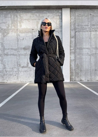 Черная женская теплая куртка с капюшоном цвет черный р.50/52 452215 New Trend