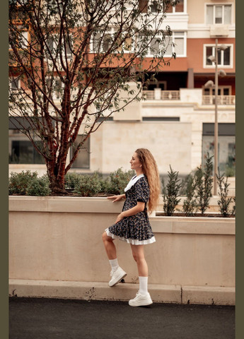 Темно-синее коктейльное легкое женское платье в принт с нежной отделкой клеш V.O.G. с цветочным принтом