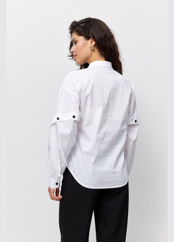 Біла жіноча сорочка з контрастним гудзиками у білому кольорі 4135-1 Modna KAZKA