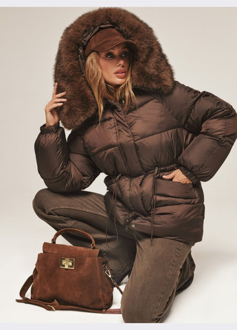 Коричневая зимняя зимняя куртка шоколадного оттенка с мехом на воротнике Dressa