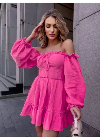 Малиновое платье летнее с открытыми плечами Fashion