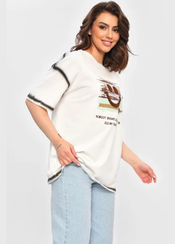 Футболка жіноча напівбатальна молочного кольору з принтом Let's Shop - (332564990)