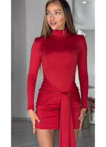 Красное вечернее мини-платье из микродайвинга с подплечниками и шлейфом на поясе – элегантность и стиль в деталях 🥰 (замер в описании) DK/DL Мода без кордонів однотонное