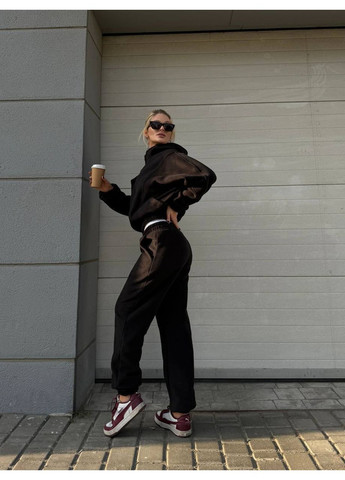 Жіночий спортивний костюм у сучасному мінімалістичному стилі. Україна (355803314)