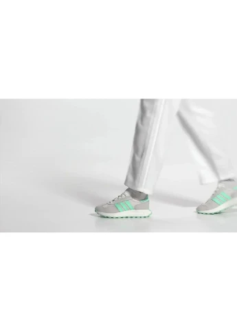 Кроссовки женские Retropy E5 Shoes Beige HQ4385 adidas бежевые (381378348)
