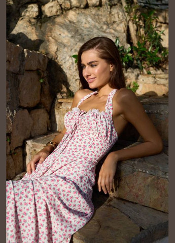 Білий ніжна біла сукня-максі в квітковому принті з розрізом від стегна та відкритою спиною, літня сукня з мереживом у зоні декольте. No Brand