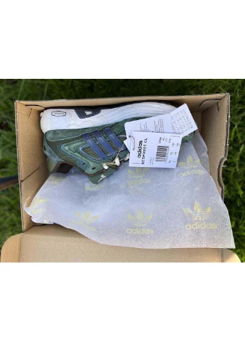 Зеленые демисезонные кроссовки adidas