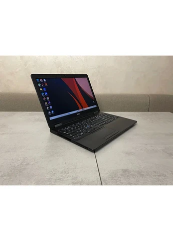 Ігровий ноутбук Latitude E5570 / 15.6" (1920x1080) IPS / Intel Core i5-6300U (2 (4) ядра по 2.4-3 GHz) / 8 GB DDR4 / 1000 GB Dell (398146958)