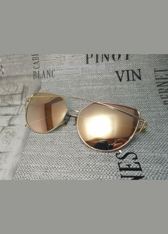 Сонцезахисні окуляри колір пудра в золотій оправі No Brand (302490672)