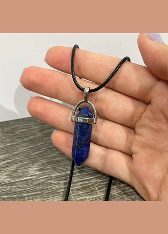 Кулон із натуральним каменем у вигляді кристала-шестигранника на шнурку в подарунковій коробочці Лазурит (326807758)