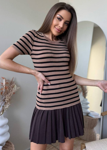 Базова повсякденна приталена кофта в рубчик в смужку з короткими рукавами Україна (330748742)