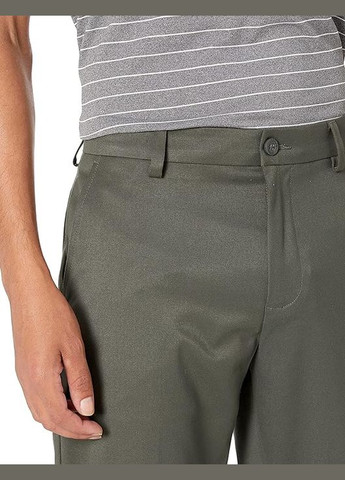 Штани Regular Fit з вологовідвідної тканини для чоловіка AE1906304 хакі Amazon Essentials (275531871)