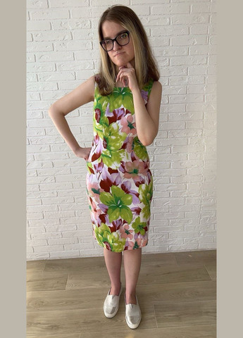 Белое повседневный, кэжуал белое льняное стрейчевое летнее женское платье-футляр миди с цветочным принтом с зелеными цветами платье-майка, футляр No Brand с цветочным принтом