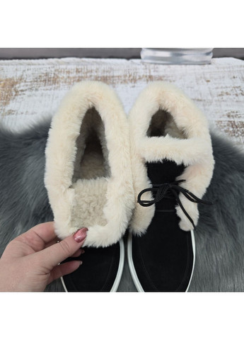 Зимние женские зимние ботинки из натуральной замши черные с белым меховым опушением AMIR из натуральной замши