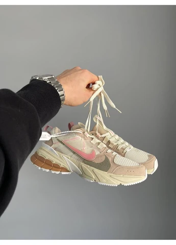 Кроссовки женские Nike V2K Runtekk Beige Pink | Найк В2К Рантекк бежевые No Brand бежевые демисезоны (361081621)