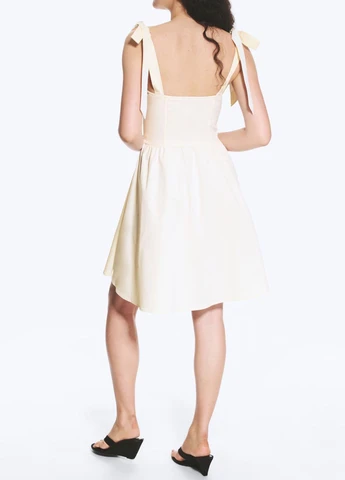 Кремовое платье H&M однотонное