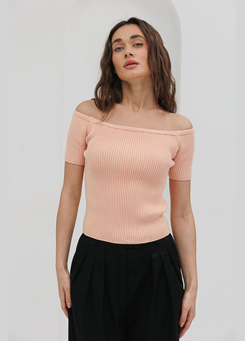 Женская вязаная футболка с открытыми плечами светло-персиковая Arjen - (294907368)