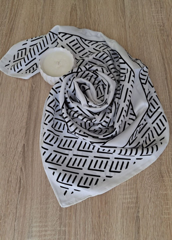 Жіноча Шовкова хустка «Лінії» No Brand (324622208)