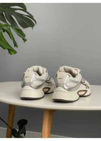 Белые демисезонные кроссовки мужские и женские nike v5 rnr white silver brown | найк в5 рнр белые No Brand