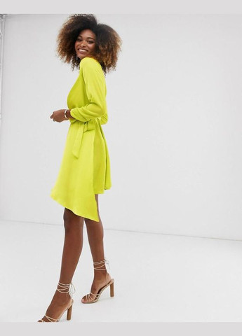 Лайм сатиновое платье меди с запахом liqurish Asos