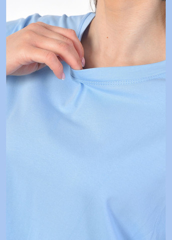 Светло-голубая летняя футболка женская полубатальная однотонная светло-голубого цвета Let's Shop