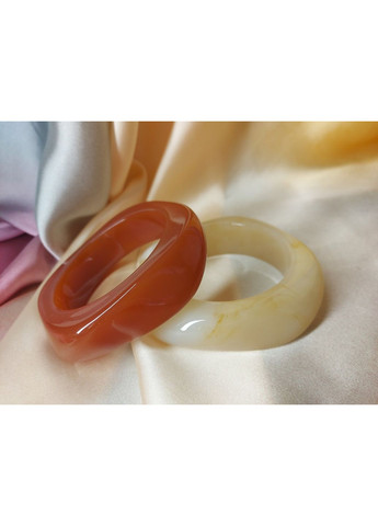 Браслеты 2 единицы акриловые Цвета капучино и Молочного No Brand (349812712)