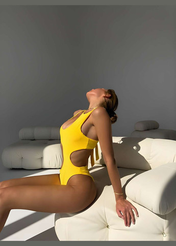 Жовтий літній жіночий літній асиметричний яскравий жовтий суцільний купальник україна No Brand