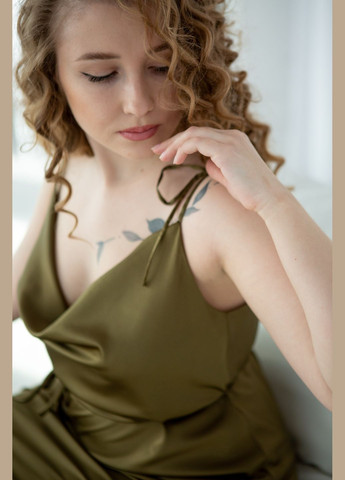 Оливкова (хакі) коктейльна, святковий, вечірня шовкова сукня на зав'язках довжина міді сукня-комбінація Fayna однотонна