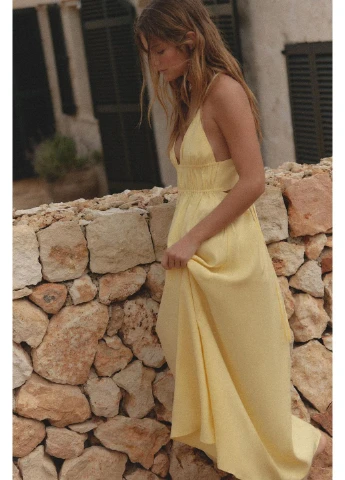 Желтое платье миди из струящейся ткани Zara