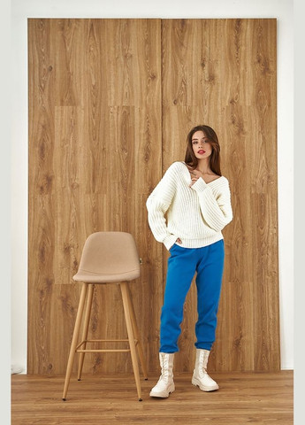 Білий демісезонний жіночий об'ємний джемпер зі спущеною лінією плеча (1619) Triko Bakh