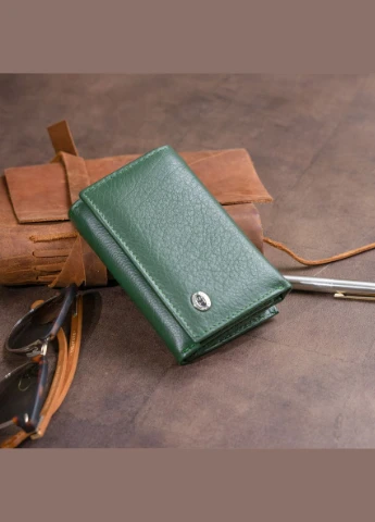 Горизонтальное портмоне из кожи унисекс на магните 19332 Зеленое st leather (315344072)