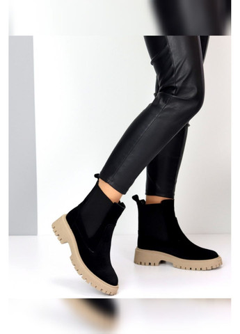 Осенние черные замшевые женские ботинки с бежевой подошвой демисезонные челси Garti из натуральной замши