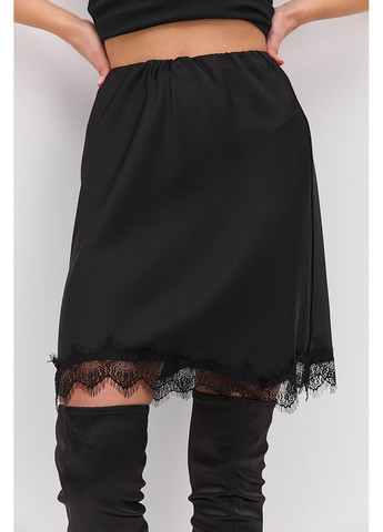 Атласна спідниця міні чорна з мереживом внизу Arjen (370601753)
